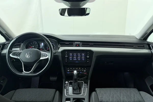Volkswagen Passat SW (2023) — foto 17 van 17