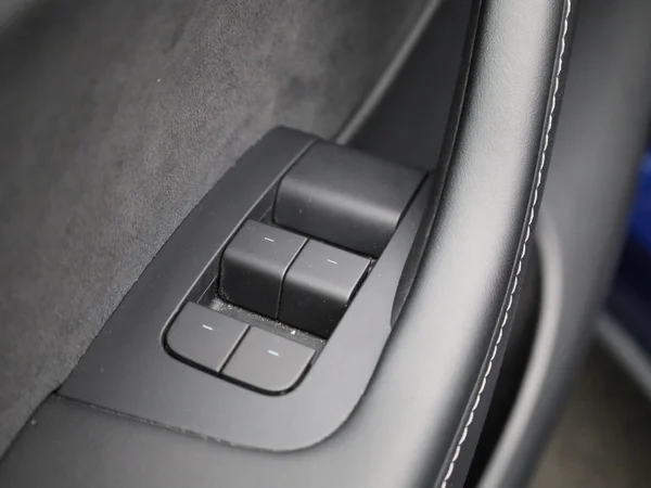 Tesla Model Y (2022) — foto 26 van 43