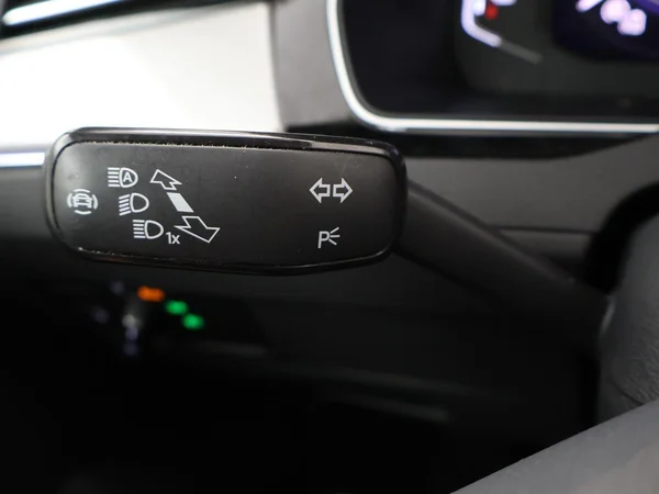 VOLKSWAGEN Passat Variant GTE (2022) — foto 11 van 31