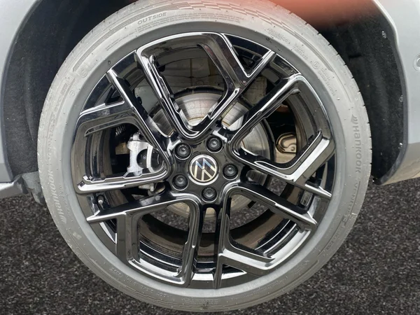 VOLKSWAGEN T-Roc (2025) — foto 2 van 18