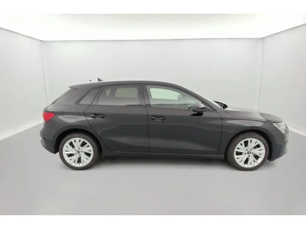 AUDI A3 Sportback (2022) — foto 2 van 35