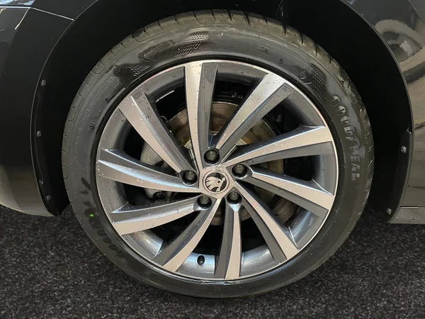 SKODA Octavia Combi (2024) — foto 13 van 15
