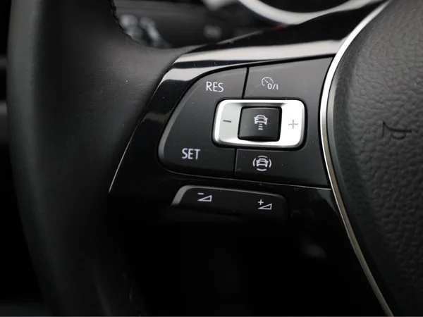 VOLKSWAGEN Touran (2022) — foto 11 van 25