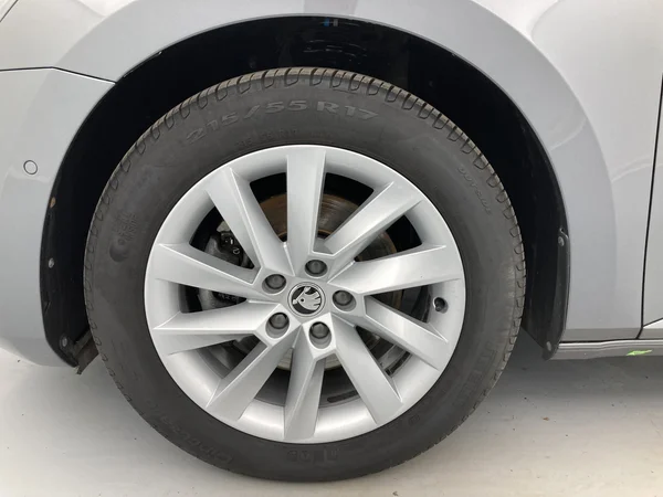 SKODA Superb Combi (2021) — foto 24 van 36