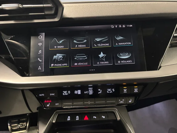 AUDI A3 Sportback (2023) — foto 8 van 19