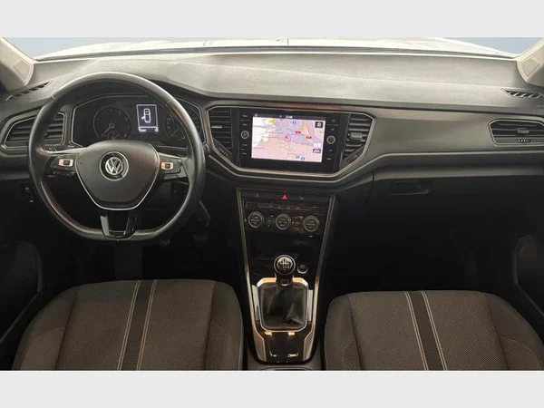 Volkswagen T-Roc (2018) — foto 2 van 15