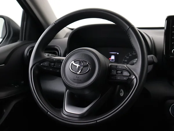 TOYOTA Yaris (2023) — foto 13 van 25