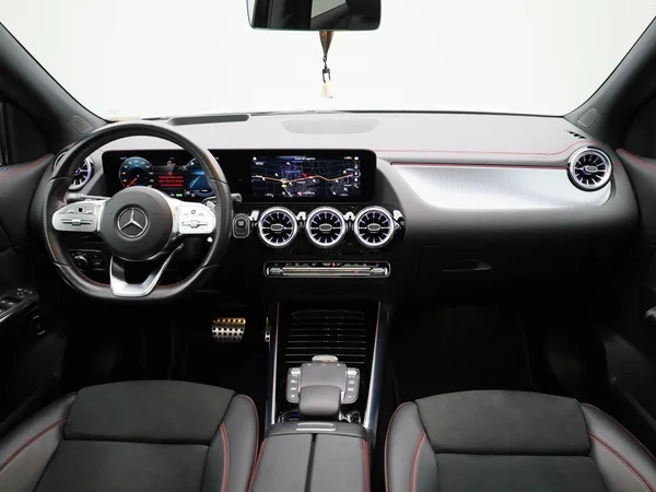Mercedes-Benz EQA (2021) — foto 39 van 48
