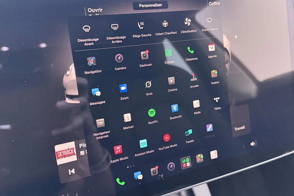 Tesla Model 3 (2023) — foto 11 van 44