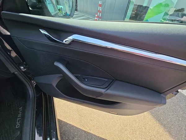 SKODA Octavia Combi (2021) — foto 9 van 24