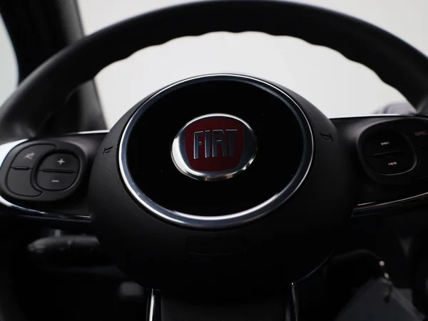 Fiat 500 (2021) — foto 17 van 35