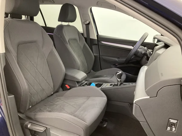 VOLKSWAGEN Golf VIII SW (2024) — foto 30 van 36