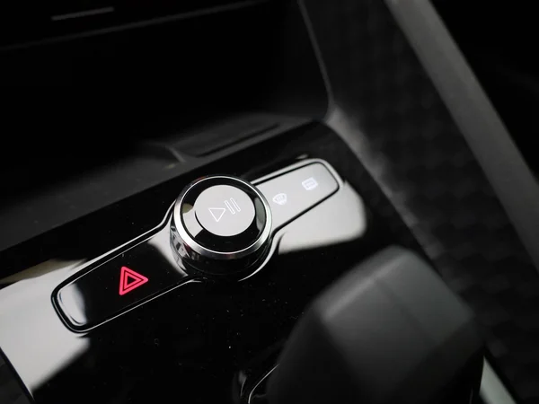 Polestar 2 (2022) — foto 21 van 49