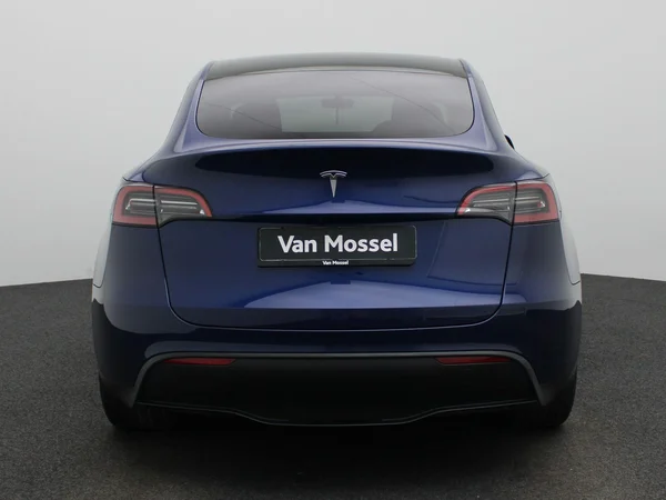 Tesla Model Y (2022) — foto 39 van 43