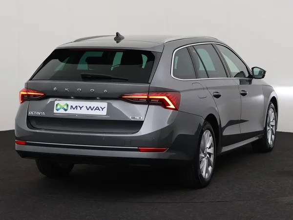 SKODA Octavia Combi (2024) — foto 11 van 18