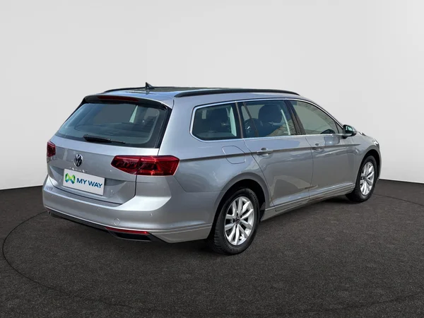 VOLKSWAGEN Passat Variant (2022) — foto 18 van 22