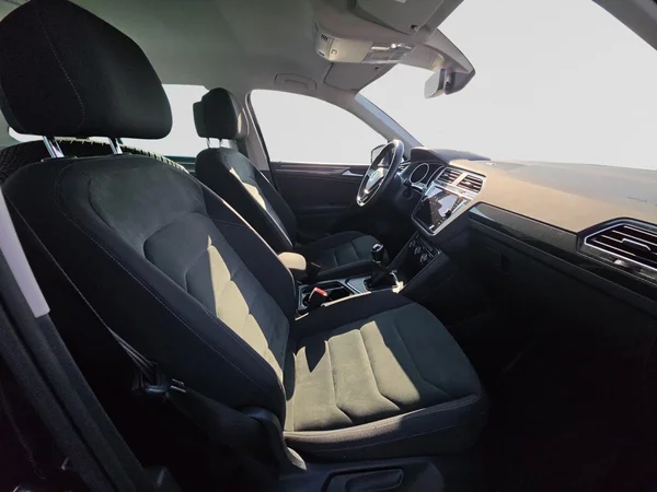 VOLKSWAGEN Tiguan (2019) — foto 8 van 24