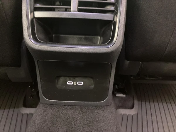 SKODA Octavia Combi (2025) — foto 8 van 36
