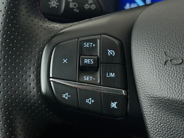 FORD Kuga (2023) — foto 9 van 30