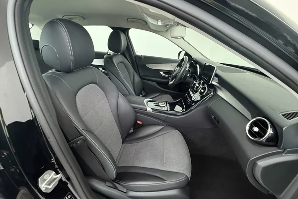 Mercedes-Benz C-Class (W205) (2018) — foto 9 van 25