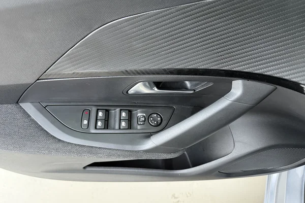 Peugeot 2008 (2025) — foto 8 van 17