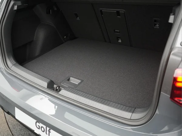 VOLKSWAGEN Golf VIII (2026) — foto 4 van 10