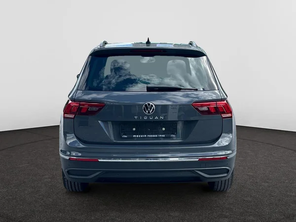 VOLKSWAGEN Tiguan (2021) — foto 13 van 18