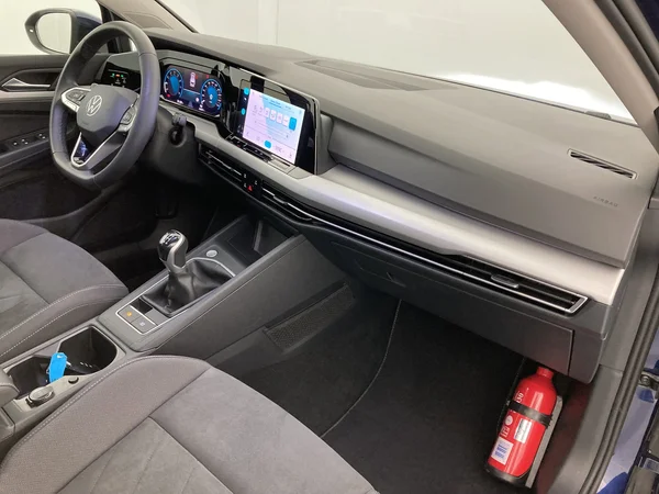 VOLKSWAGEN Golf VIII SW (2024) — foto 7 van 36
