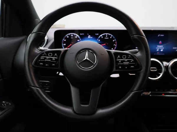 Mercedes-Benz GLA (2022) — foto 39 van 41