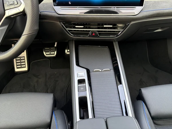 VOLKSWAGEN Passat Variant eHybrid (PHEV) (2026) — foto 2 van 24
