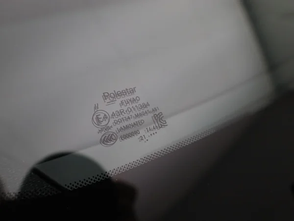 Polestar 2 (2022) — foto 33 van 49