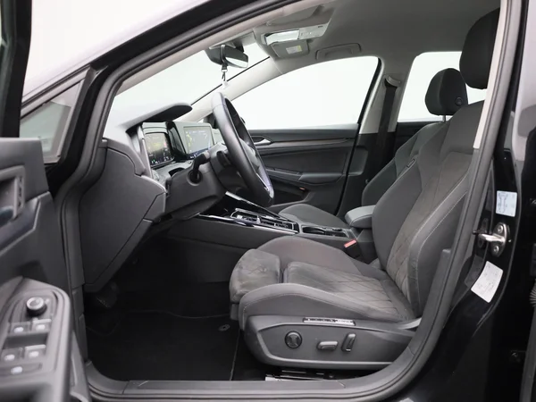 Volkswagen Golf (2023) — foto 5 van 41