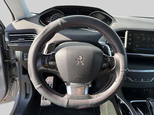 Peugeot 308 (2019) — foto 2 van 18