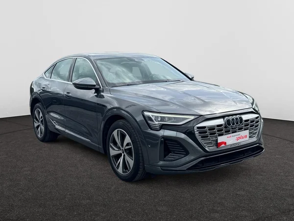 AUDI Q8 Sportback e-tron (2024) — foto 22 van 24