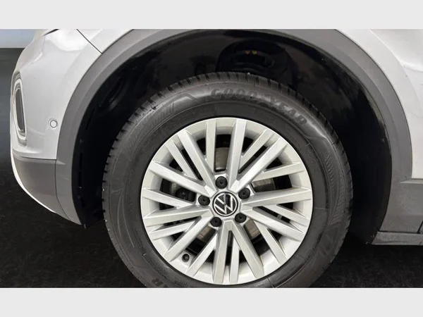 Volkswagen T-Roc (2022) — foto 20 van 21