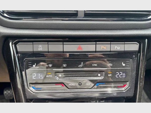 Volkswagen T-Roc (2023) — foto 8 van 25