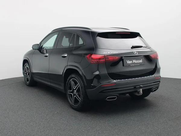 Mercedes-Benz GLA (2024) — foto 12 van 33