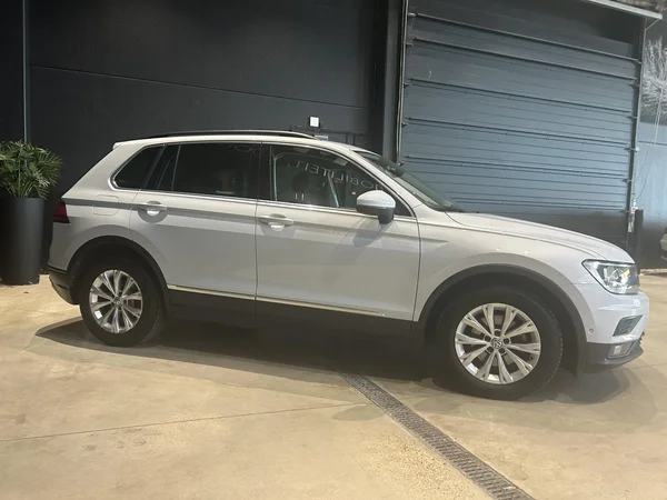 Volkswagen Tiguan (2018) — foto 13 van 19