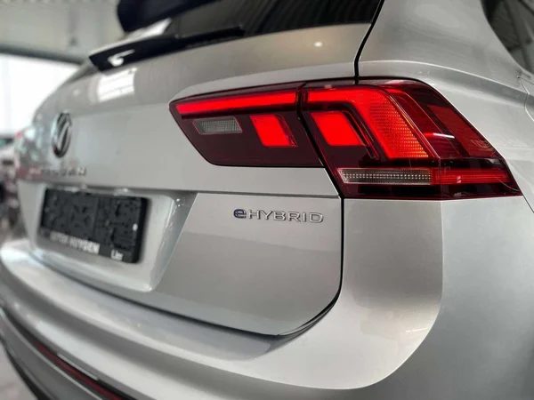 Volkswagen Tiguan (2021) — foto 16 van 21