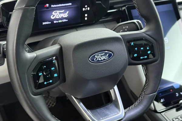 Ford E-Explorer (2024) — foto 16 van 41