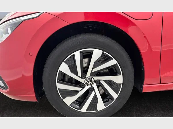 Volkswagen Golf VIII eHybrid (2021) — foto 14 van 15