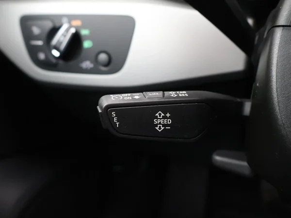 Audi A4 (2022) — foto 11 van 23