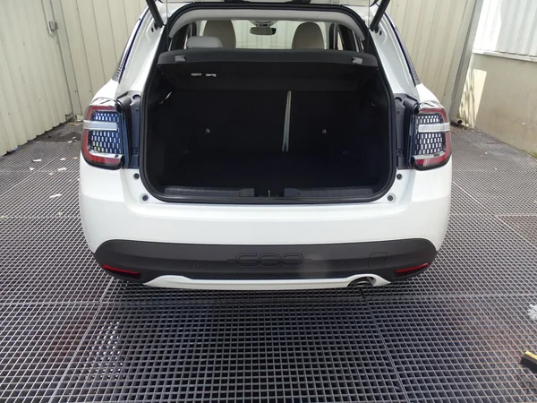 Fiat 600 (2025) — foto 10 van 25
