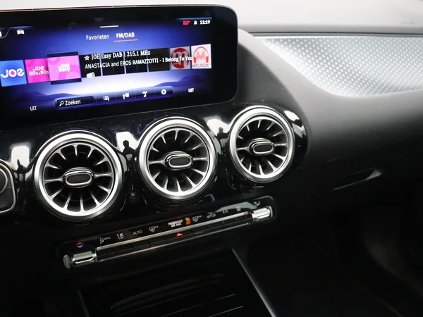 Mercedes-Benz EQA (2025) — foto 4 van 26
