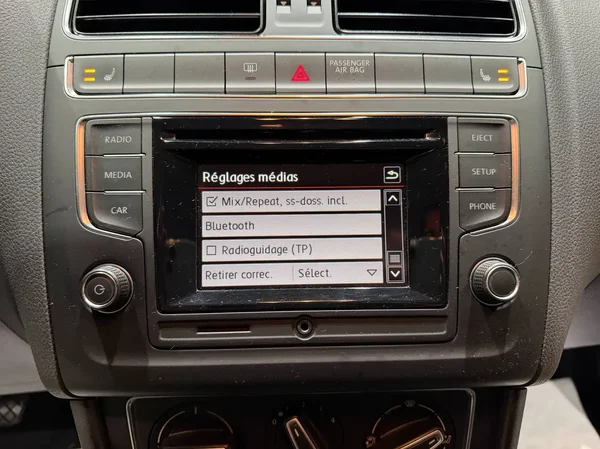 Volkswagen Polo (2015) — foto 5 van 23