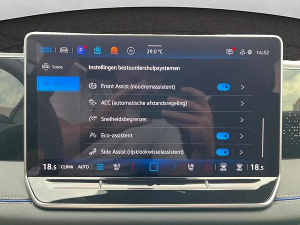 VOLKSWAGEN Tiguan (2025) — foto 8 van 22