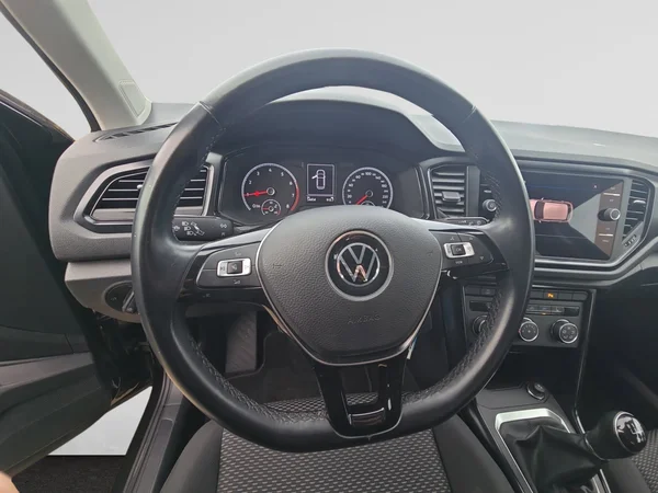 VOLKSWAGEN T-Roc (2021) — foto 17 van 24