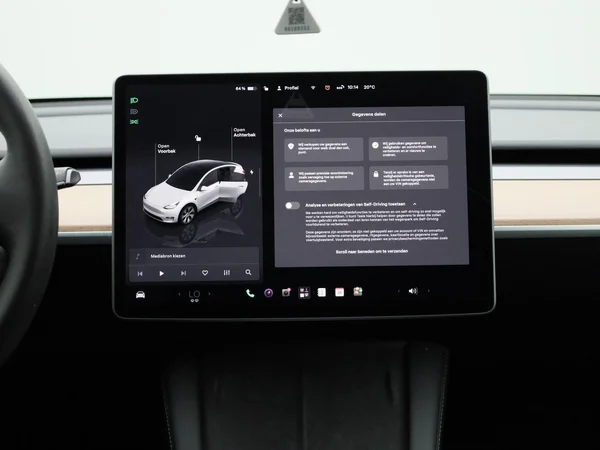Tesla Model Y (2023) — foto 2 van 43
