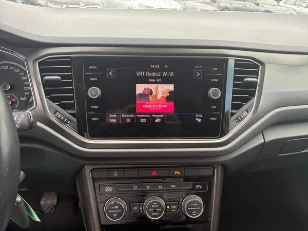 VOLKSWAGEN T-Roc (2020) — foto 3 van 21