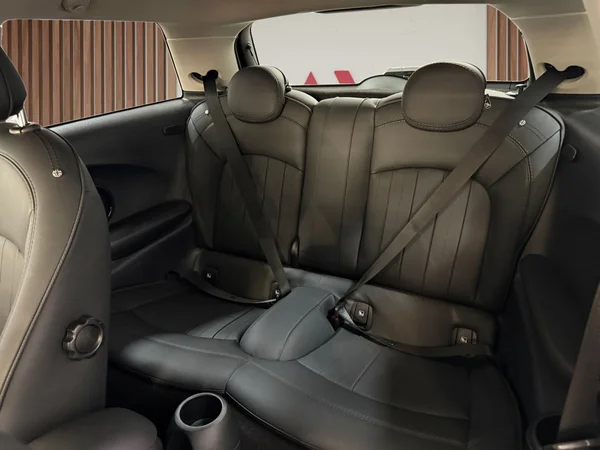 MINI Cooper-S (2023) — foto 18 van 28